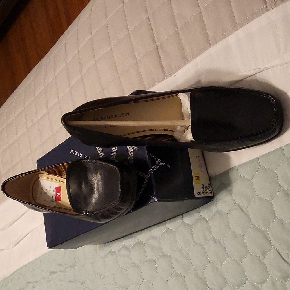 NWT Anne Klein womens loafers new with box. Leather upper.